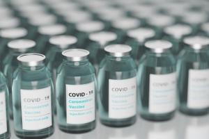 流感化快实现！莫德纳：新冠流感混合剂2023年底推出 三合一疫苗将需每年接种