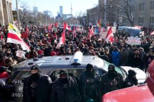 突发！渥太华宣布进入紧急状态 市长：卡车司机示威潮堵路 群众超过警察数控制现场