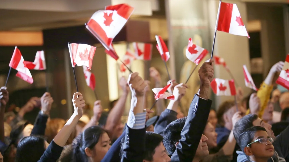 国门大开！加拿大2025年目标150万新移民 为何要加大押注？