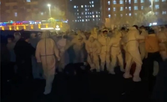 突发消息！苹果在中国的主要IPhone制造工厂爆发暴力抗议