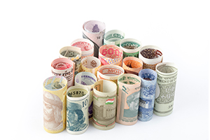 空头做空港币引发市场动荡，香港政府出手捍卫与美元挂钩的汇率制度