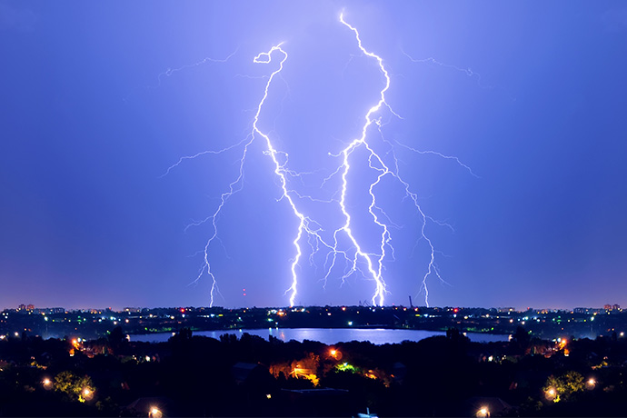 特朗普阵营突然语出惊人！黄金2691遇非农“爆表”利空压境 比特币9.45万震荡喘息