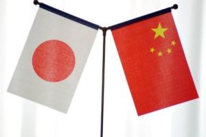 中日两国外长视频会晤互相“警告” 中方敦促日本不要与美国“联手”对抗中国