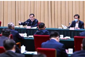 中国总理李克强：有足够政策空间应对经济挑战 本月即采取新措施确保经济处于“合理区间”