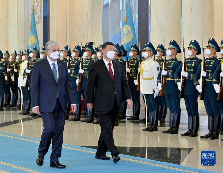 习近平闪电访问哈萨克斯坦、双方谈了什么？外媒：中哈关系友好