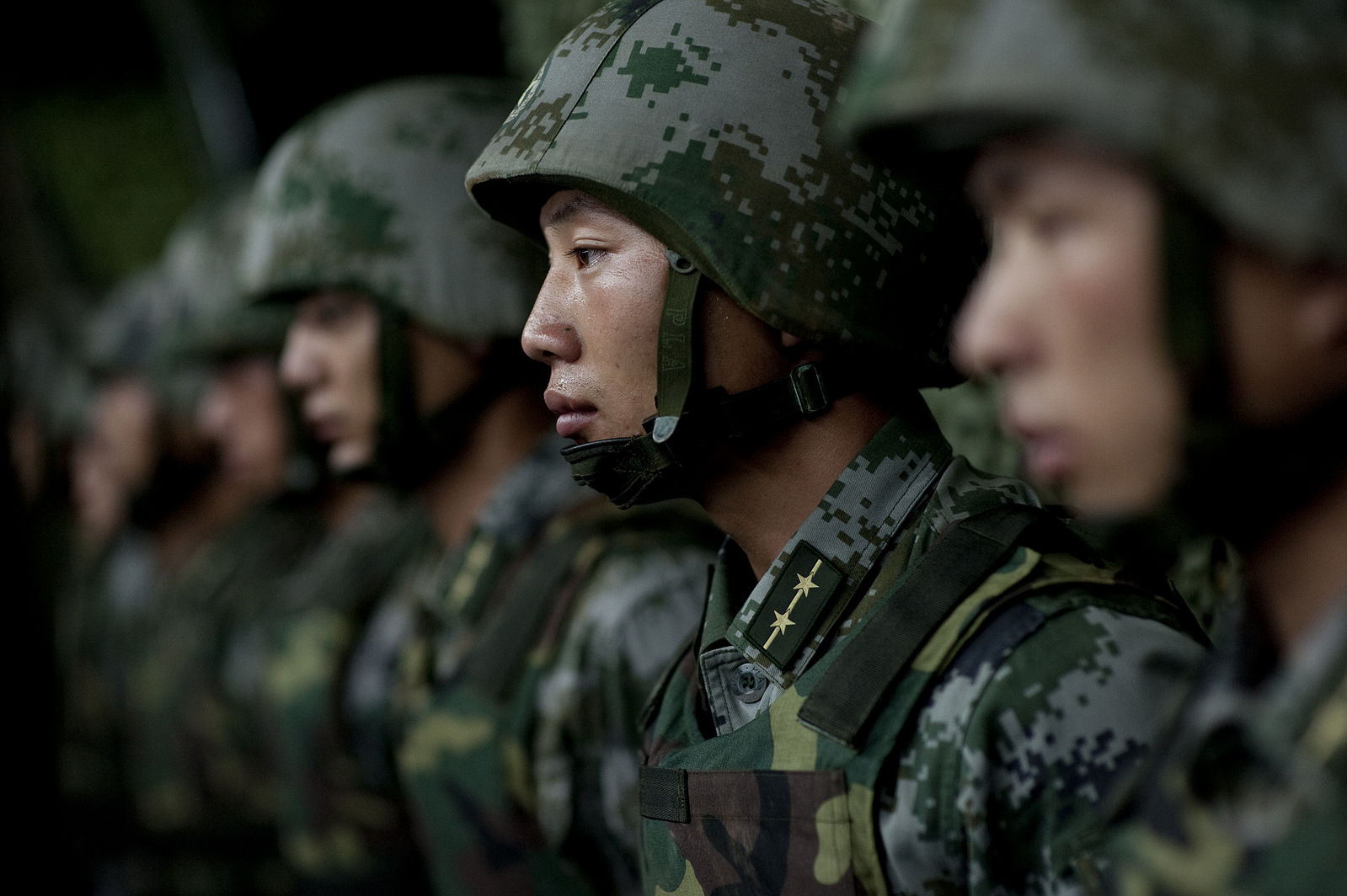 中国修改征兵法为冲突作准备，重点征召经验丰富的士兵和精通技术的学生