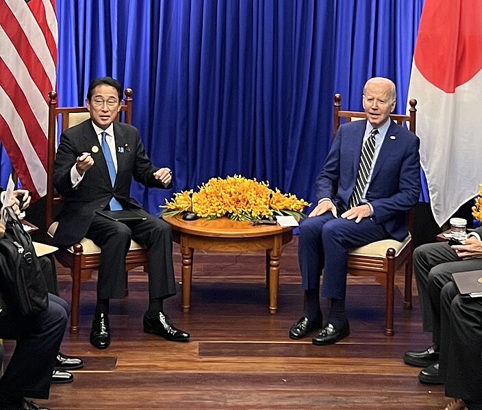 拜登抵达日本参加G7会议，七国集团寻求统一的对华政策