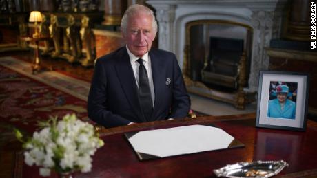 查尔斯三世会晤英国首相特拉斯：母亲去世是我一直害怕的时刻