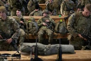 俄乌交火进入第四天！最新分析：为什么美国不向乌克兰派兵？美国什么时候可能介入？