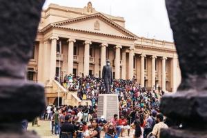 抗议者闯入总统府！斯里兰卡已经破产，将于7月20日选举新总统