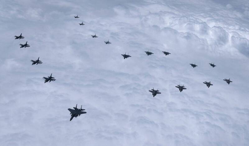 前所未有的“里程碑”举动！朝鲜150架飞机升空 韩国首度出动F-35A隐形战斗机