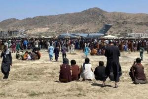 每39分钟就有一架飞机离开、约1万人在喀布尔机场等候！约1500名美国人仍留在阿富汗 韩国将接收391名阿富汗人进入韩国