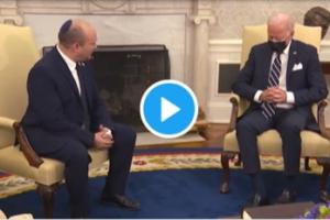 一段视频在网上疯传！拜登疑在会见以色列总理时睡着了？