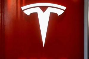 “芯片地狱”还没结束！CNBC：特斯拉移除部分汽车的转向部件