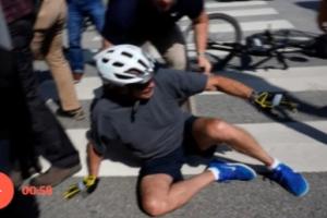 突发！79岁的拜登骑自行车摔倒 几小时后现身街头、原地蹦跳