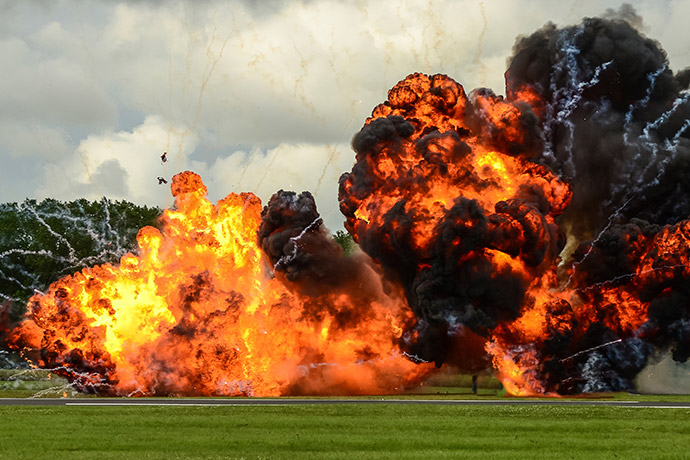 特朗普突然语出惊人！特朗普称将考虑再次轰炸伊朗 放弃制裁解除计划