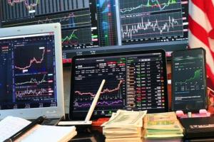 美股后市前瞻！美媒最新调查：近70%华尔街投资者看好“低价经济敏感型股票” 将重夺下半年领头羊地位