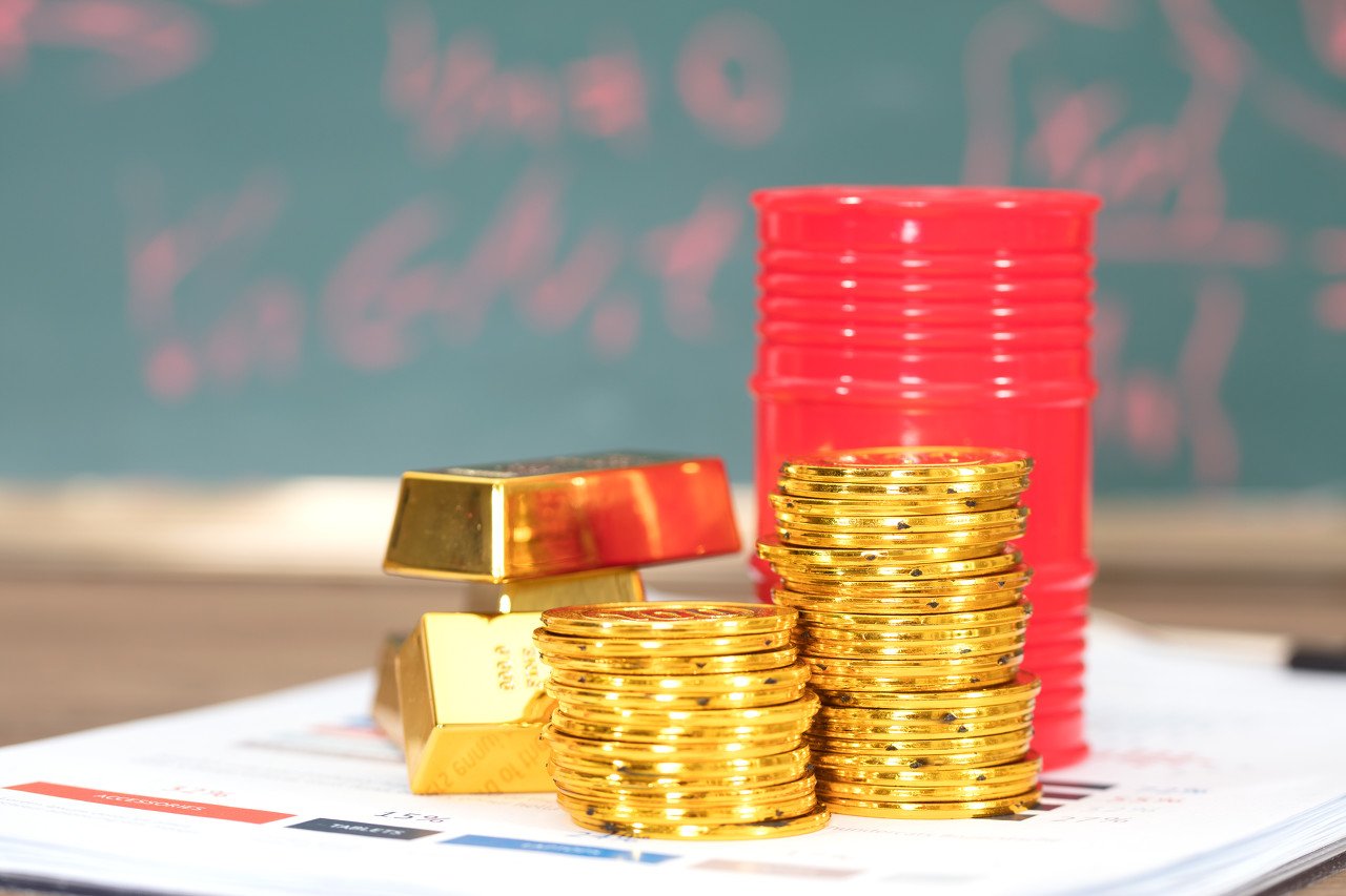 中东“火药桶”再次引爆！以色列导弹袭击伊朗，黄金、原油涨疯了