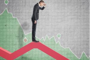 【美股收盘】正以“惊人速度”传播！英国证实首例Omicron死亡病例 美股下挫、道指收跌320点