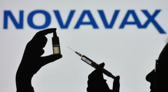 由于新冠疫苗需求低迷 Novavax将全年收入预测减半 盘后股价暴跌32%！