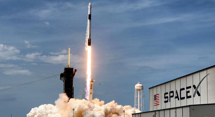 NASA正在与SpaceX合作 以探索延长哈勃望远镜寿命的任务 4人小队将参与SpaceX星际飞船火箭的首次载人发射