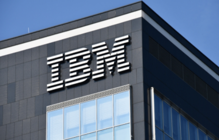 IBM第四季度财报超预期 销售额与同比持平 盘后股价下跌2.5%