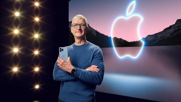 苹果遭遇22年来最长收入下滑 2023年表现不及其他大型科技同行 新产品发布成为关注重点