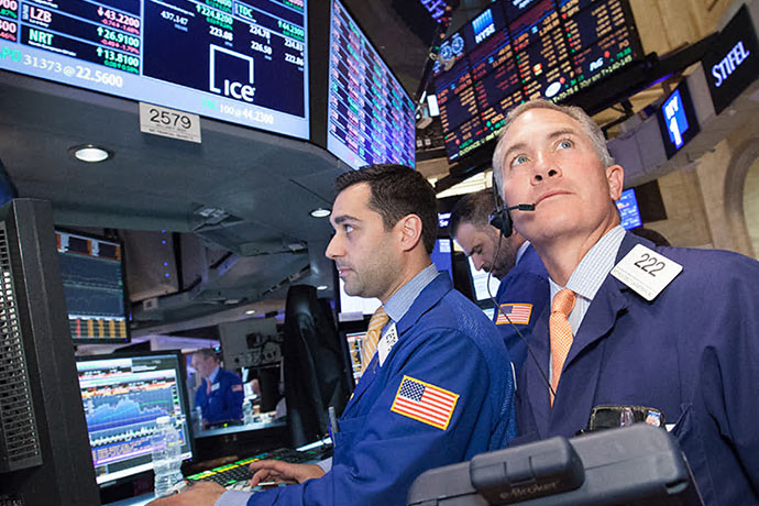 大涨17%！NYCB高管集体购入股票，市场信心大增？