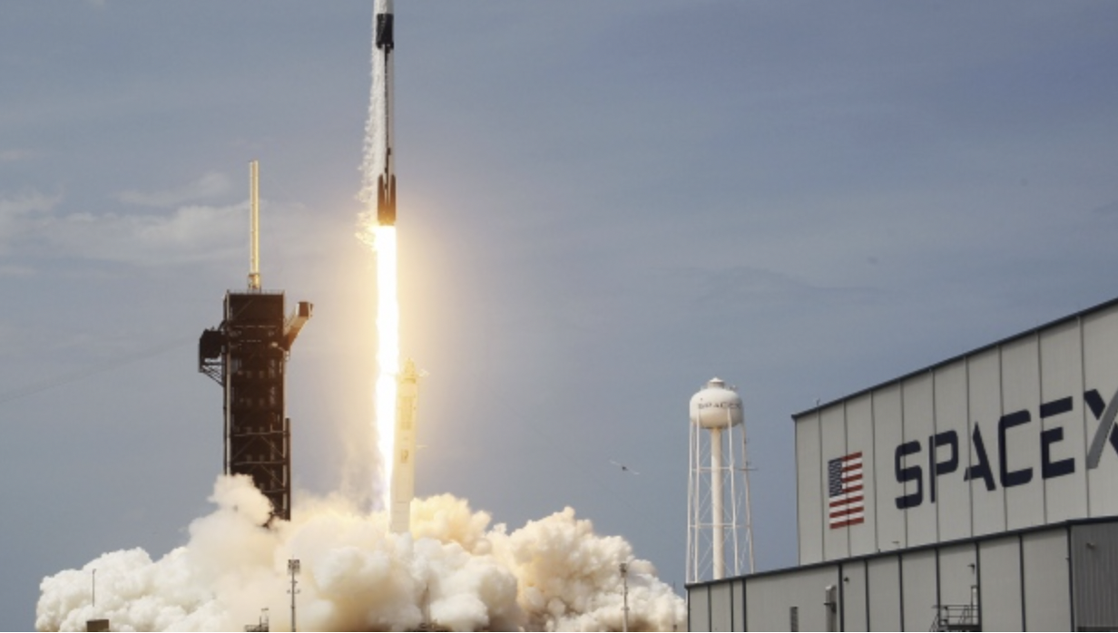 SpaceX计划出售股票，估值2000亿美元