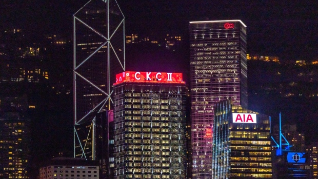 细思极恐！李嘉诚密集打折售楼，香港地产市场风向标？