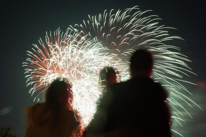 加拿大国庆日庆祝活动吸引了全国各地数百人参加