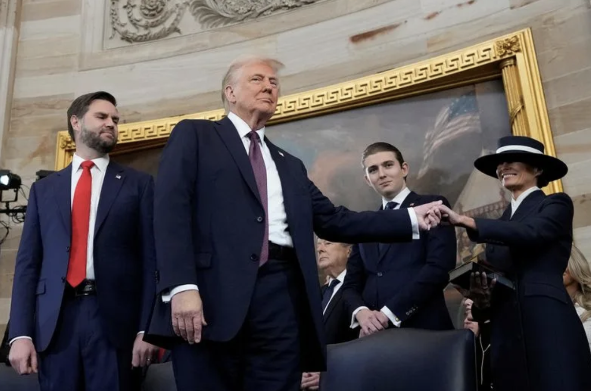 特朗普再任总统：誓言夺回巴拿马运河，在火星上插美国国旗