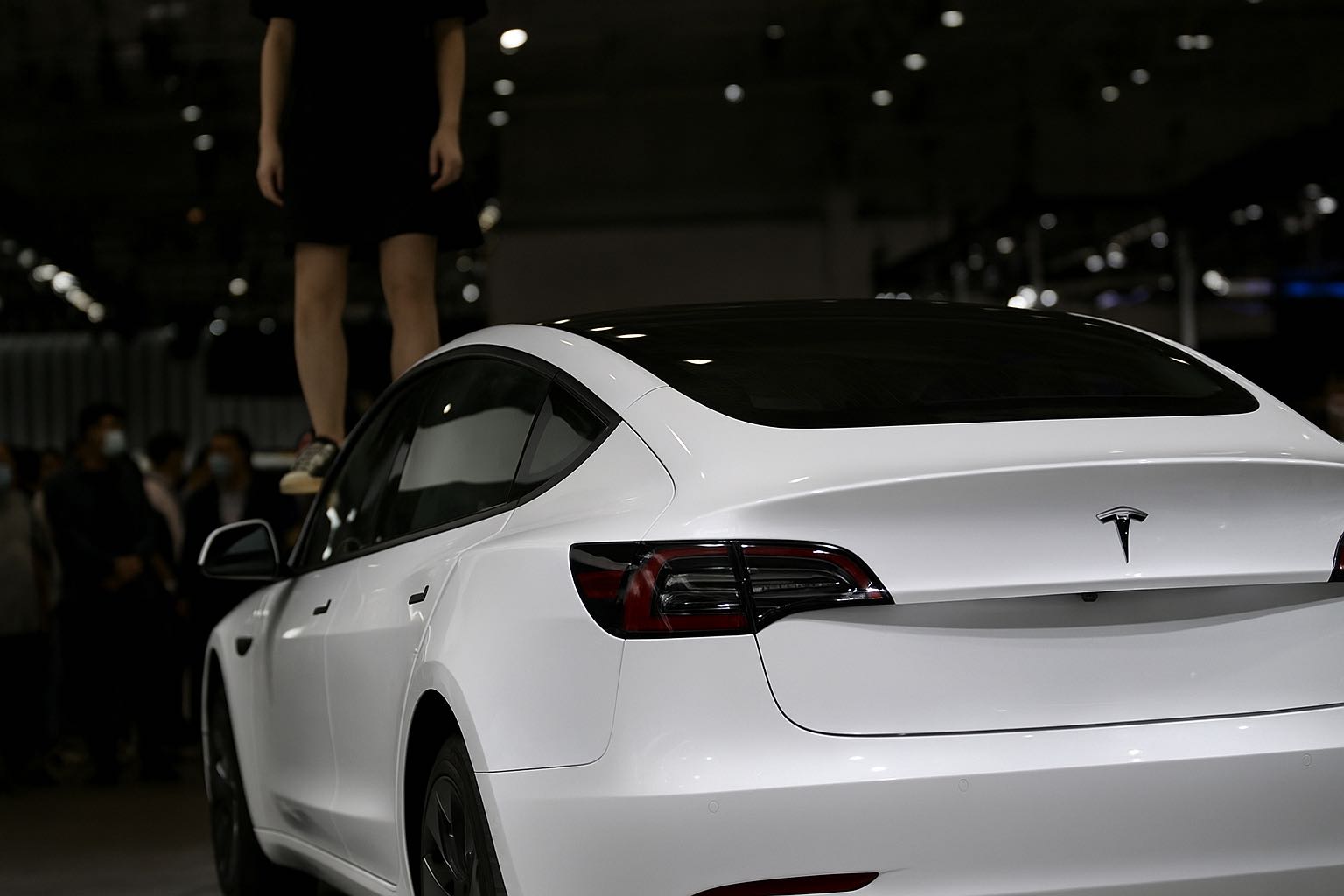 特斯拉“车顶维权”事件尘埃落定，法院终审支持企业名誉权